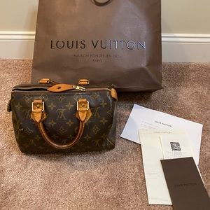 Authentic LV Speedy 25. Comes with purse, lock, original receipts and LV bag.